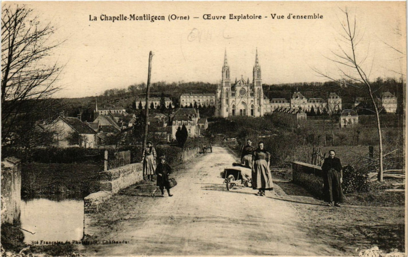 Carte postale ancienne La Chapelle-Montligeon (Orne) - Ceuvre Explatoire - Vue d'ensemble à La Chapelle-Montligeon
