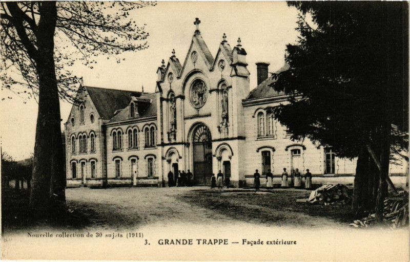 Carte postale ancienne Grande Trappe - Facade extérieure à Ri