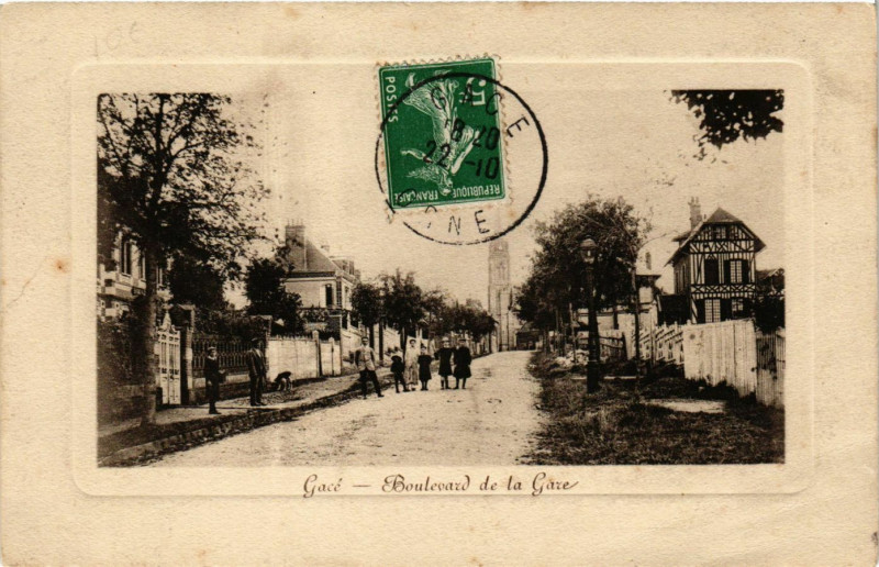 Carte postale ancienne Gacé - Boulevard de la Gare à Gacé