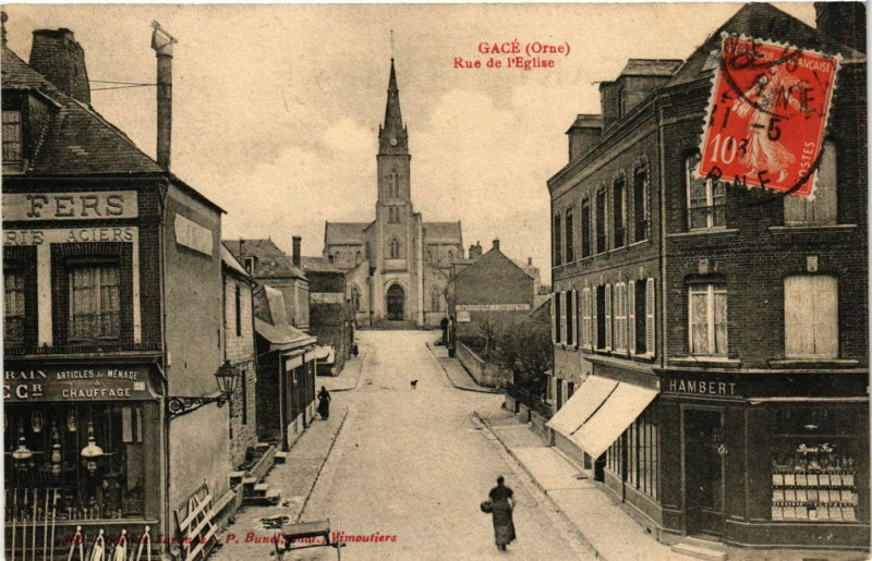 Carte postale ancienne Gacé (Orne) - Rue de l'Eglise à Gacé
