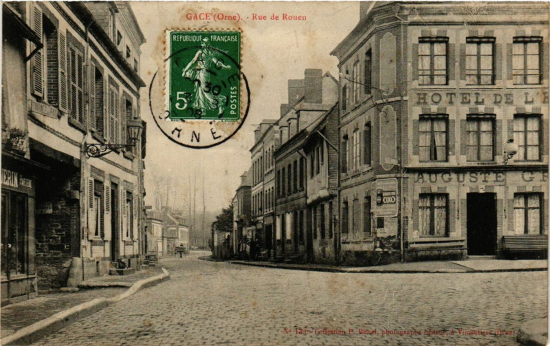 Carte postale ancienne Gace (Orne) - Rue de Rouen à Gacé