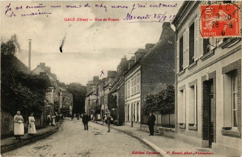 Carte postale ancienne Gace (Orne) - Rue de Rouen à Gacé