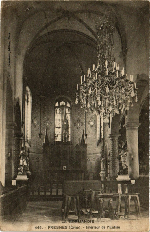 Carte postale ancienne Fresnes (Orne)- Intérieur de l'Eglise à Ri