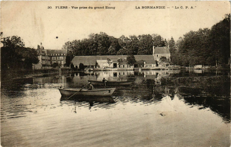 Carte postale ancienne Flers - Vue prise du grand Etang - La Normandie à Flers