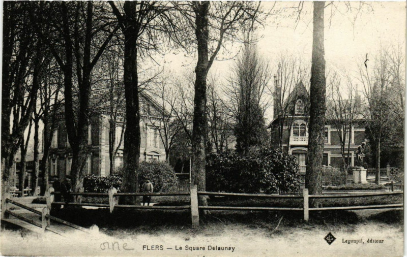 Carte postale ancienne Flers - Le Square Delauney à Flers