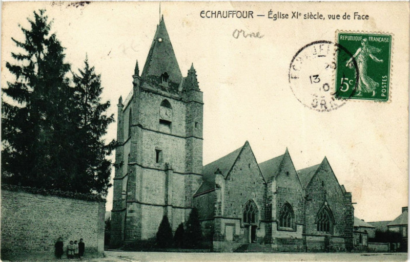 Carte postale ancienne Echauffour - Eglise Xi siécle vue de Face à Échauffour