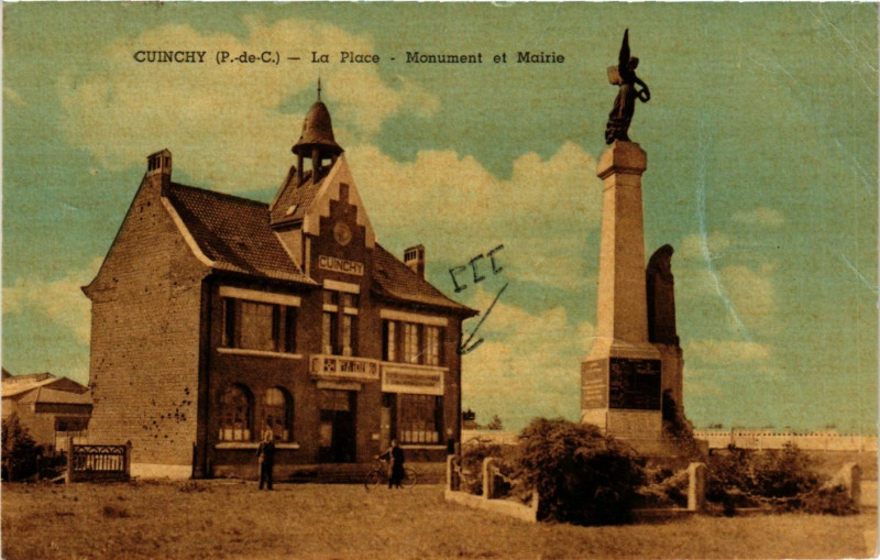 Carte postale ancienne Cuinchy (P.-de-C.) - La Place - Monument et Mairie à Ri