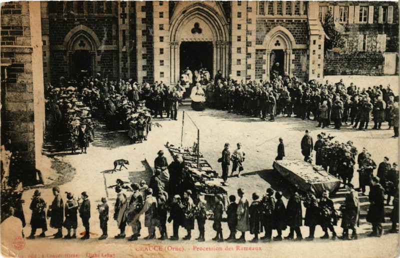 Carte postale ancienne Crauce(Orne) -Procession des Rameaux