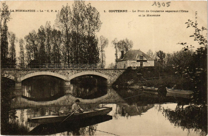 Carte postale ancienne Couterne - Le Pont de Couterne séparant l'Orne et la Mayenne