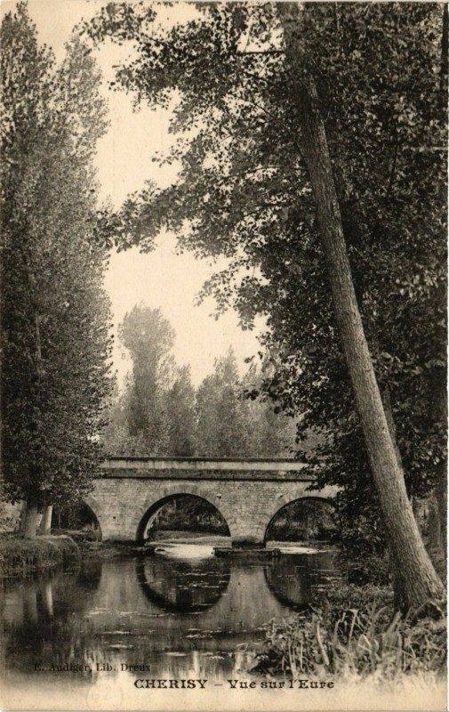 Carte postale ancienne Cherisy- Vue sur l'Eure à Ri