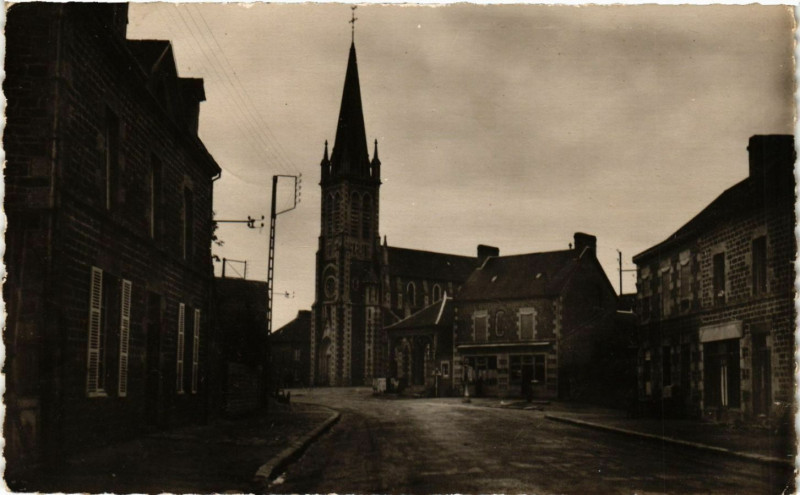 Carte postale ancienne Ceacé(Orne) - L'église vue de la route d'Ambriéres à Ri