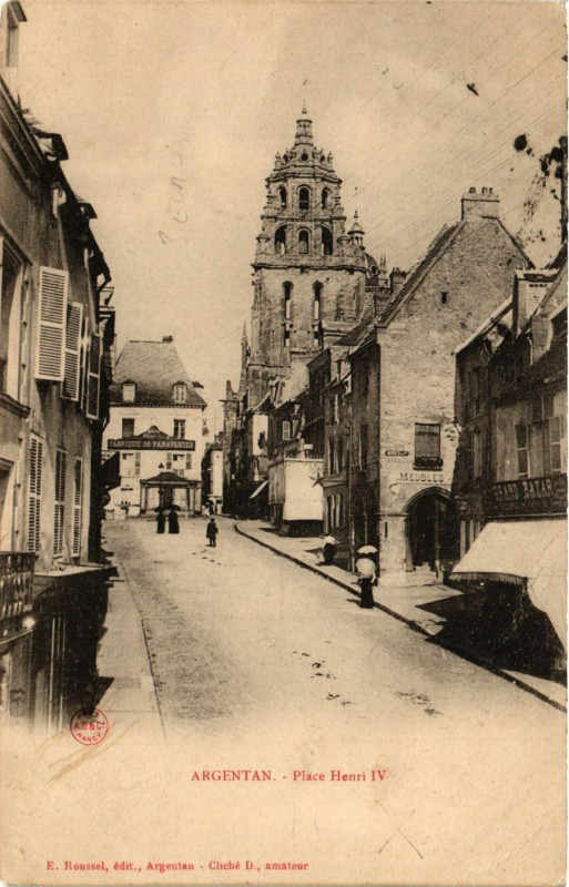 Carte postale ancienne Argentan - Place Henri Iv à Argentan