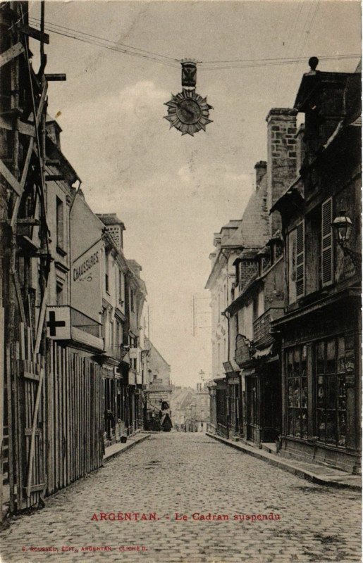 Carte postale ancienne Argentan - Le Cadran suspendu à Argentan