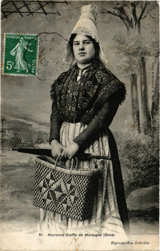 Carte postale ancienne Ancienne Coiffe de Moriagne (Orne) à Ri