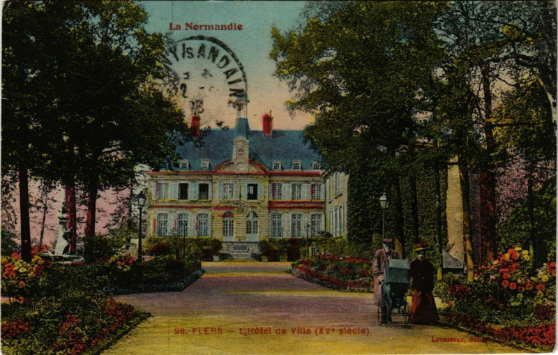 Carte postale ancienne Flers - L'Hotel de Ville (Xv siécle) à Flers
