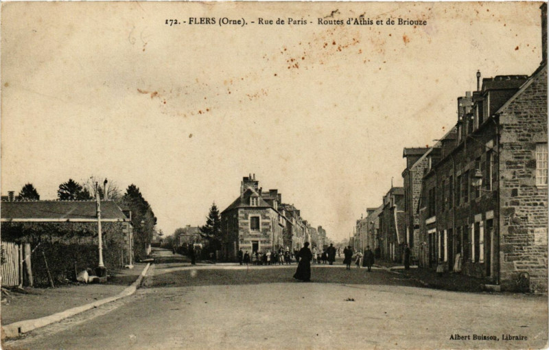 Carte postale ancienne Flers (Orne) - Rue de Paris - Route d'Athis et de Briouze à Flers