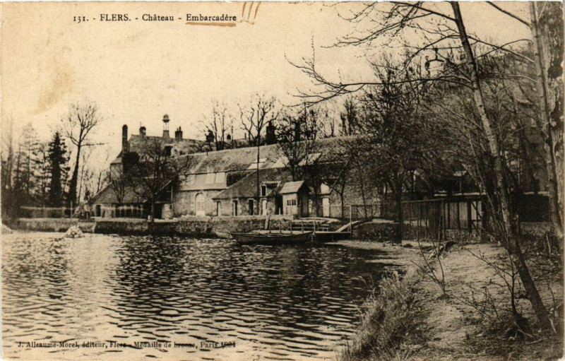 Carte postale ancienne Flers  - Cháteau -Embarcadére à Flers