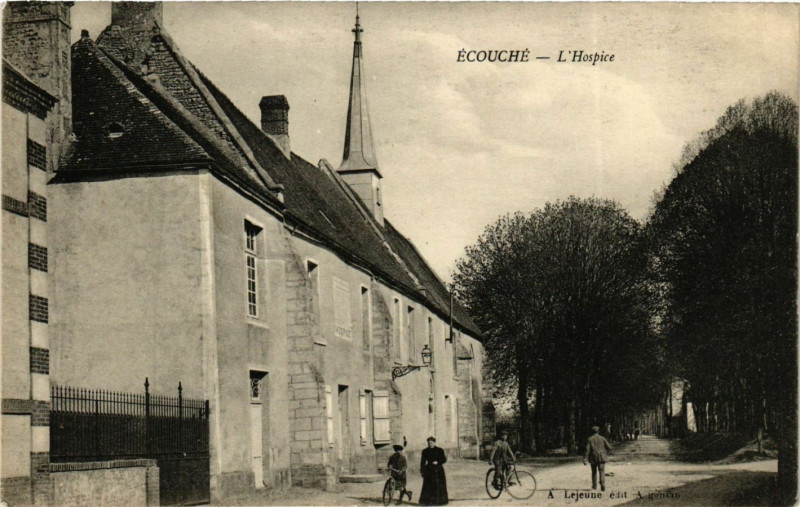 Carte postale ancienne Ecouché -  L'Hospice