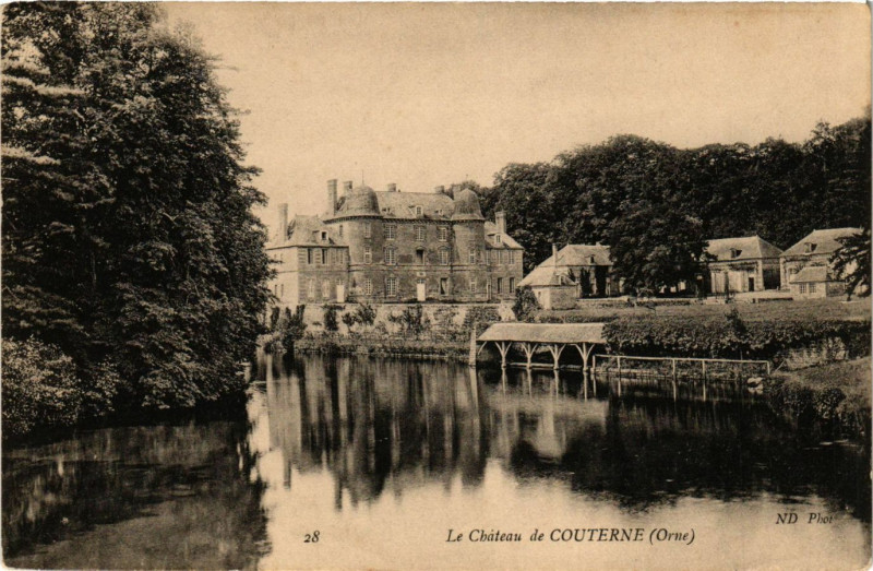 Carte postale ancienne Le Cháteau de Couterne (Orne)