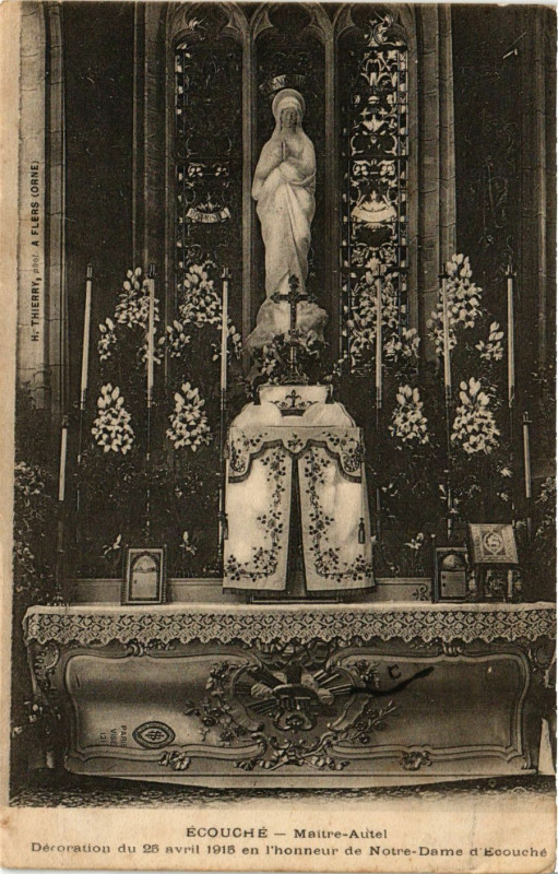 Carte postale ancienne Ecouché -Maitre-Autel - Décoration du 28 avril 1915 en l'honneur à Ri