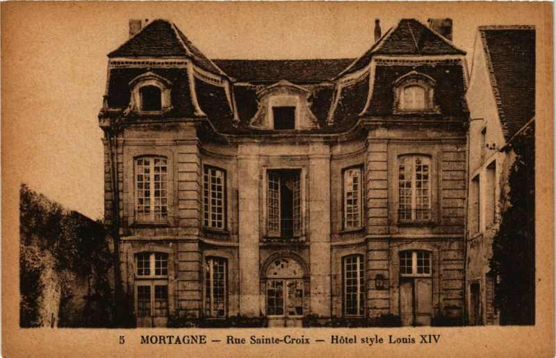 Carte postale ancienne Mortagne - Rue Sainte-Croix -Hotel style Louis Xiv à Sai