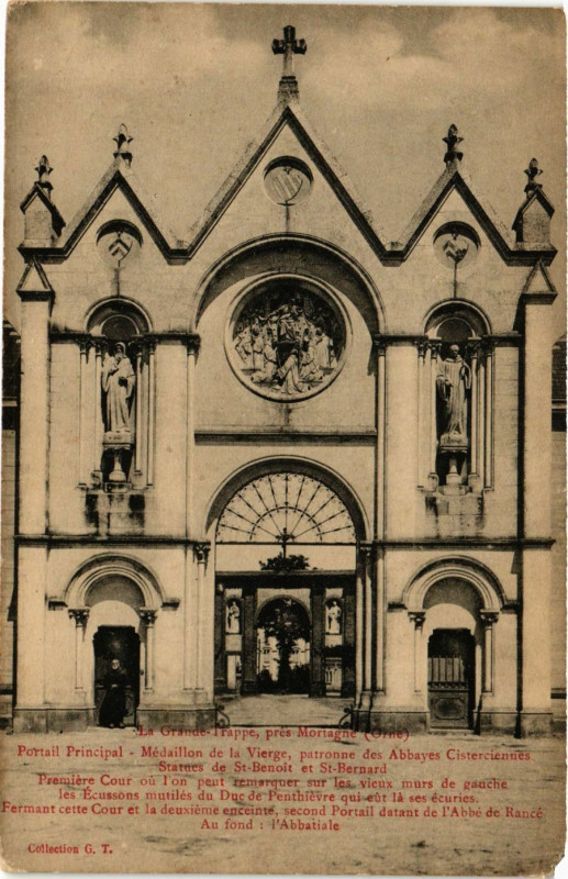 Carte postale ancienne Le Grande-Trappe, pés Mortagne (Orne)-Portail Principal -Médaillon à Ri