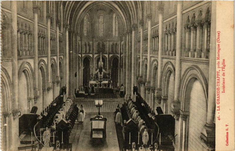 Carte postale ancienne La Grande-Trappe, prés Mortagne (Orne) -Intérieur de l'Eglise à Ri