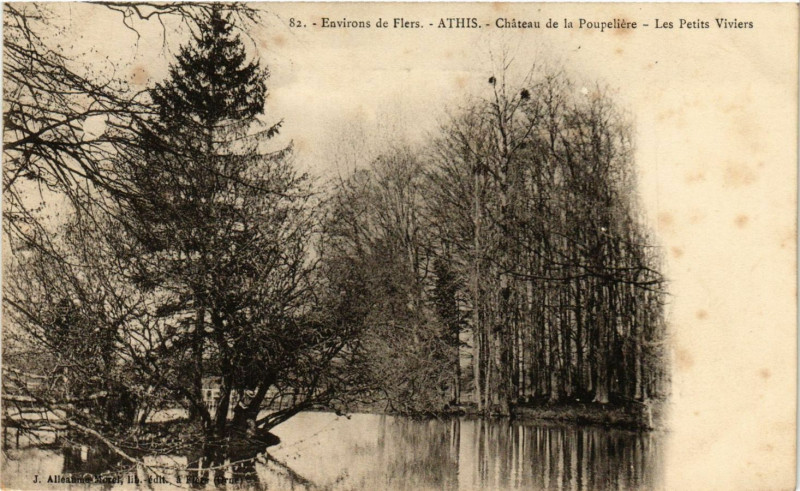 Carte postale ancienne Environs de Flers -Athis- Cháteau de la Poupeliére -Les Petits à Flers