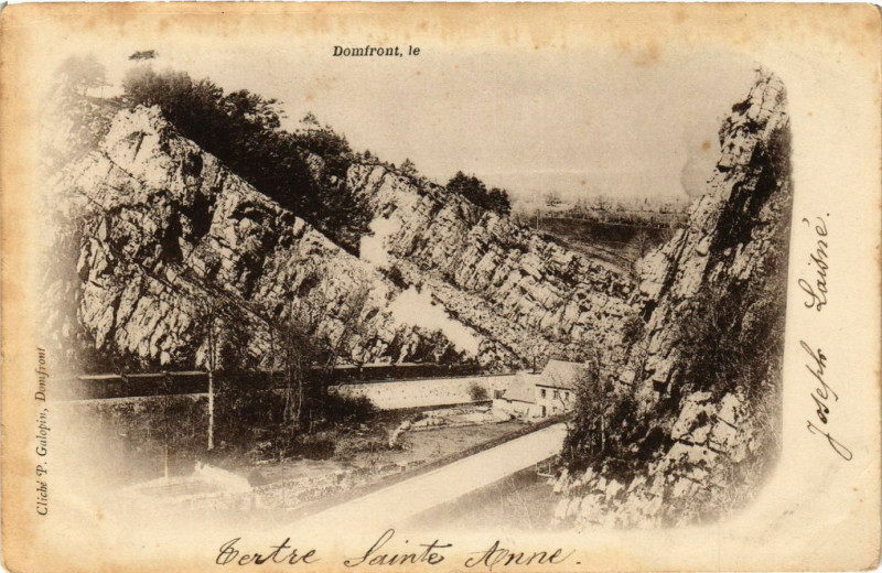 Carte postale ancienne Domfront , le ...Certre Sainte Anne à Sai