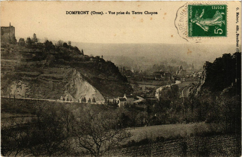 Carte postale ancienne Domfront (Orne) -Vue prise du Tertre Chapon à Ri