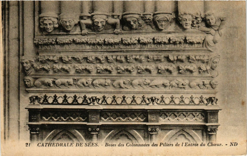 Carte postale ancienne Cathédrale de Sées - Bases des Colonnades des Piliers de l'Entrée à Sées