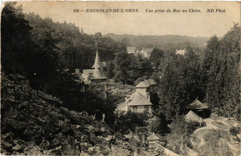 Carte postale ancienne Bagnoles-de-L'Orne-  Vue prise du Roc au Chin à Ri