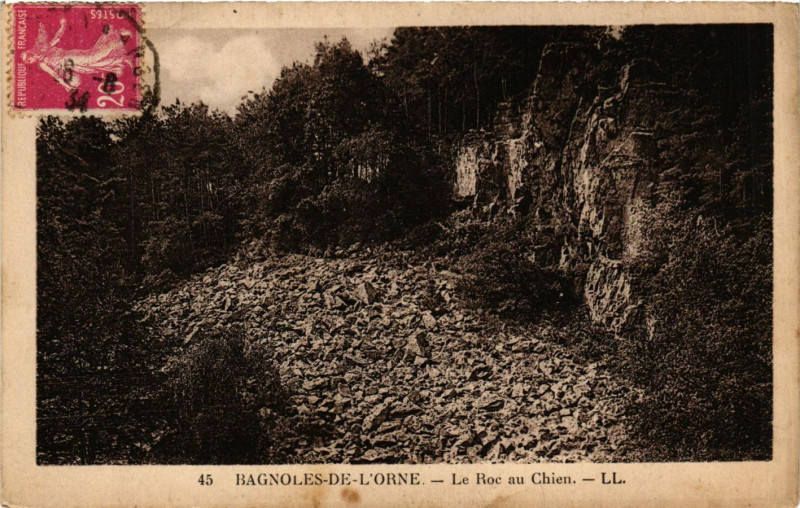 Carte postale ancienne Bagnoles-de-l'Orne - Le Roc au Chien