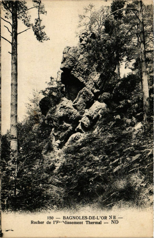 Carte postale ancienne Bagnoles- de- l'Orne -Rocher de l'Etablissement Thermal