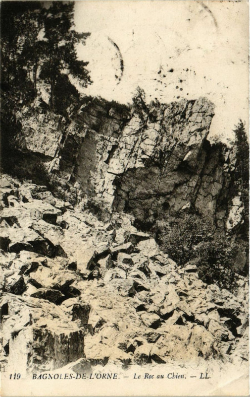 Carte postale ancienne Bagnoles- de- l'Orne - Le Roc au Chien