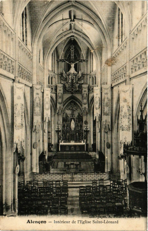 Carte postale ancienne Alencon -Intérieur de l'Eglise Saint-Léonard à Alençon