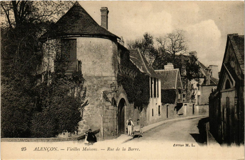 Carte postale ancienne Alencon - Vieilles Maisons - Rue de la Barre à Alençon