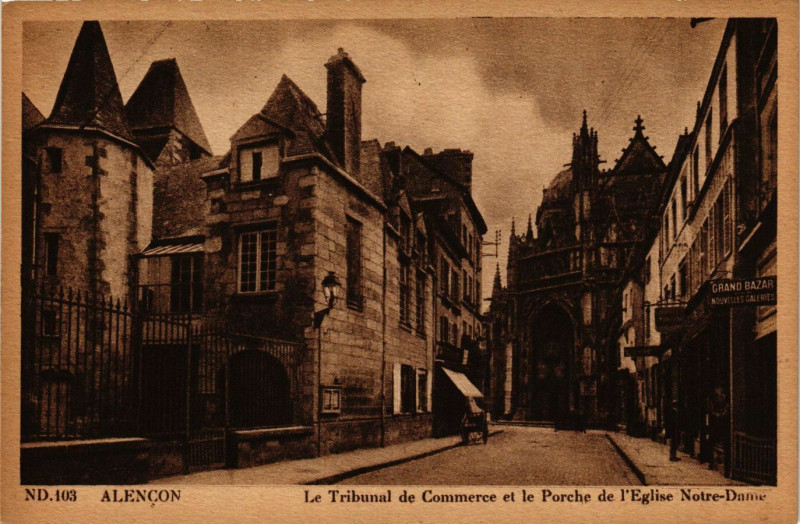 Carte postale ancienne Alencon - Le Tribunal de Commerce et le Porche de l'Eglise N.-D. à Alençon