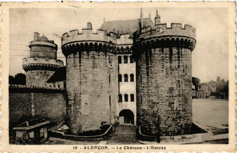 Carte postale ancienne Alencon - Le Cháteau - L'Entrée à Alençon