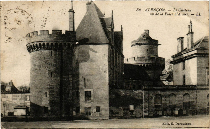 Carte postale ancienne Alencon - La Cháteau vu de la Place d'Armes à Alençon