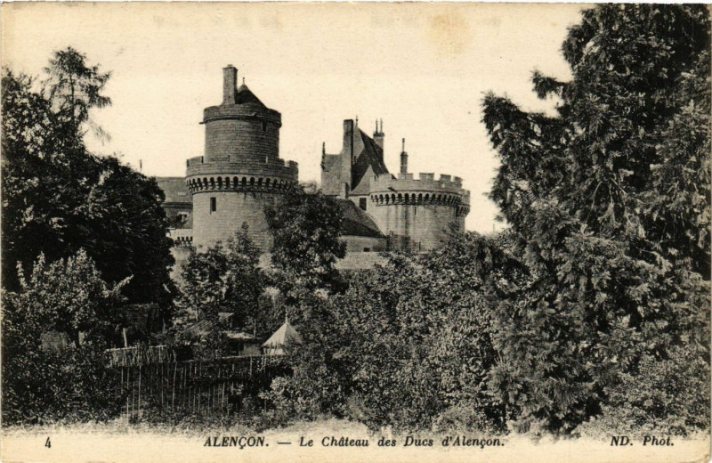Carte postale ancienne Alencon - La Cháteau des Ducs d'Alencon à Alençon