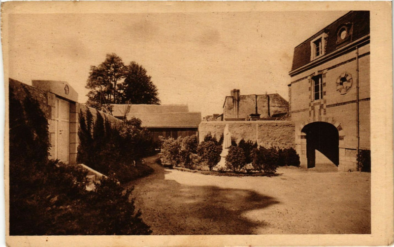 Carte postale ancienne Alencon - Jardin de la Maison natale de Dte-Thérése de l'Enfant à Alençon