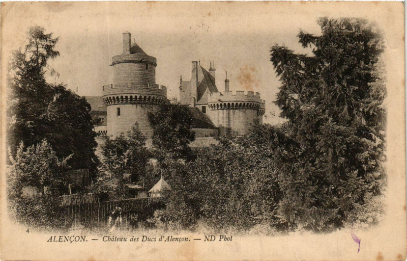 Carte postale ancienne Alencon - Cháteau des Ducs d'Alencon à Alençon