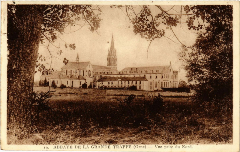 Carte postale ancienne Abbaye de la Grande Trappe (Orne) - Vue prise du Nord à Ri