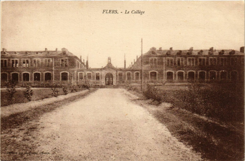 Carte postale ancienne Flers - Le Collége à Flers
