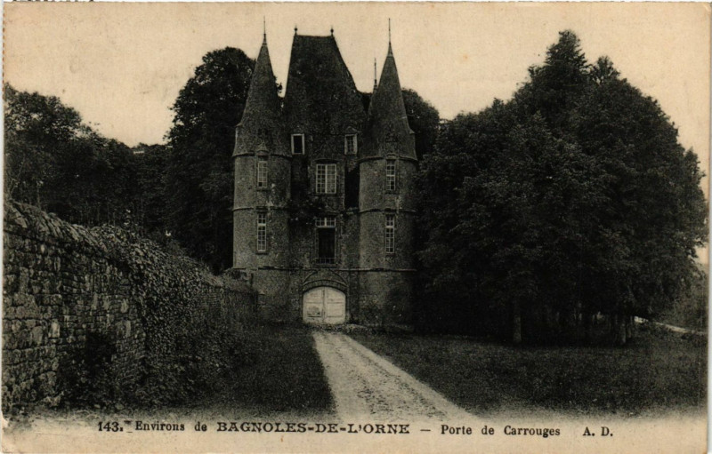 Carte postale ancienne Environs de Bagnoles-de-l'Orne - Porte de Carrouges à Carrouges
