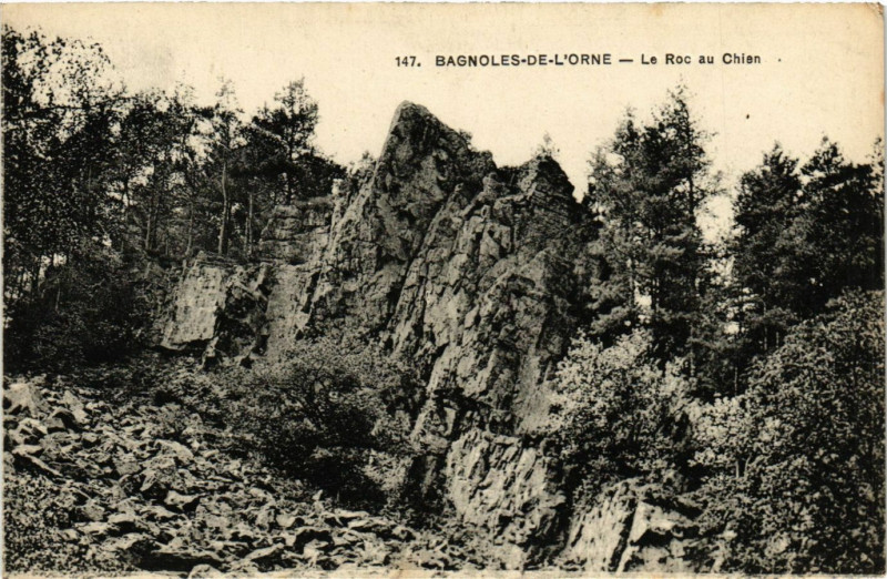 Carte postale ancienne Bagnoles-de-L'Orne - Le Roc au Chien