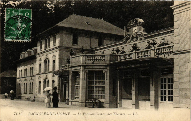 Carte postale ancienne Bagnoles-de-l'Orne - Le Pavillon Central des Thermes