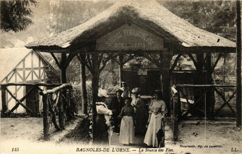Carte postale ancienne Bagnoles-de-L'Orne - La Source des Fées