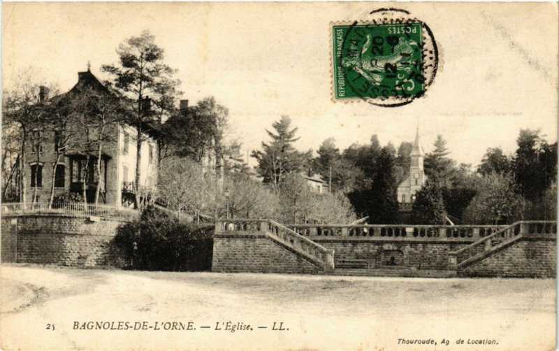 Carte postale ancienne Bagnoles-de-l'Orne - L'Eglise
